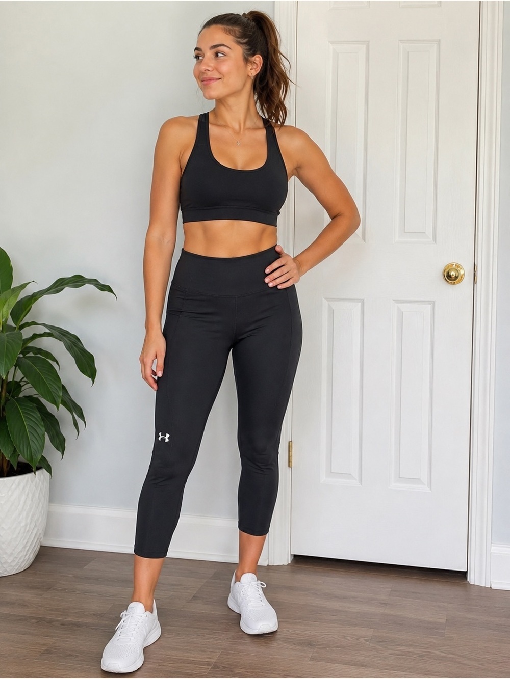 Under Armour HeatGear Black Compression Crop Leggings M Athletic Workout Pants